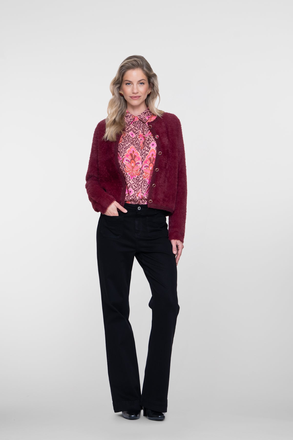 Geisha fluffy vest met sierknopen – Shop de look