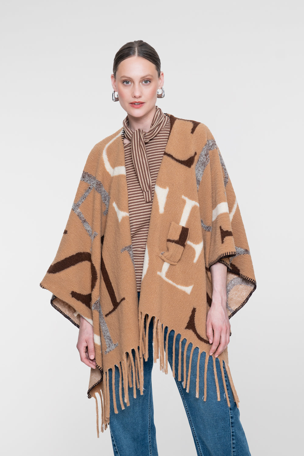Geisha poncho met grafisch dessin en franjes