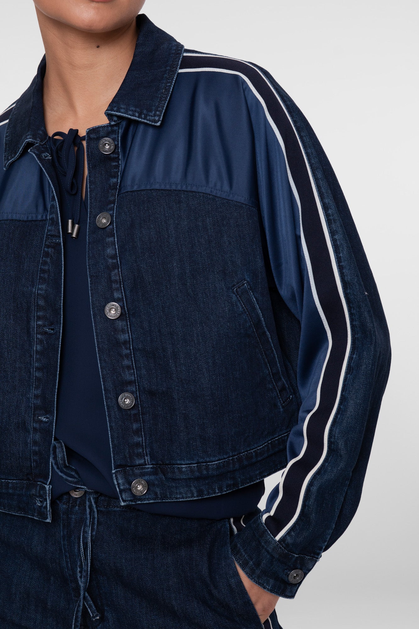 Geisha denim jacket met sportieve strepen