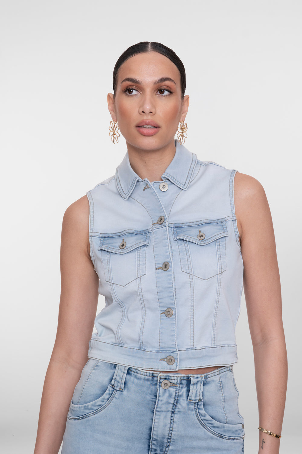 Geisha mouwloze denim gilet met knopen