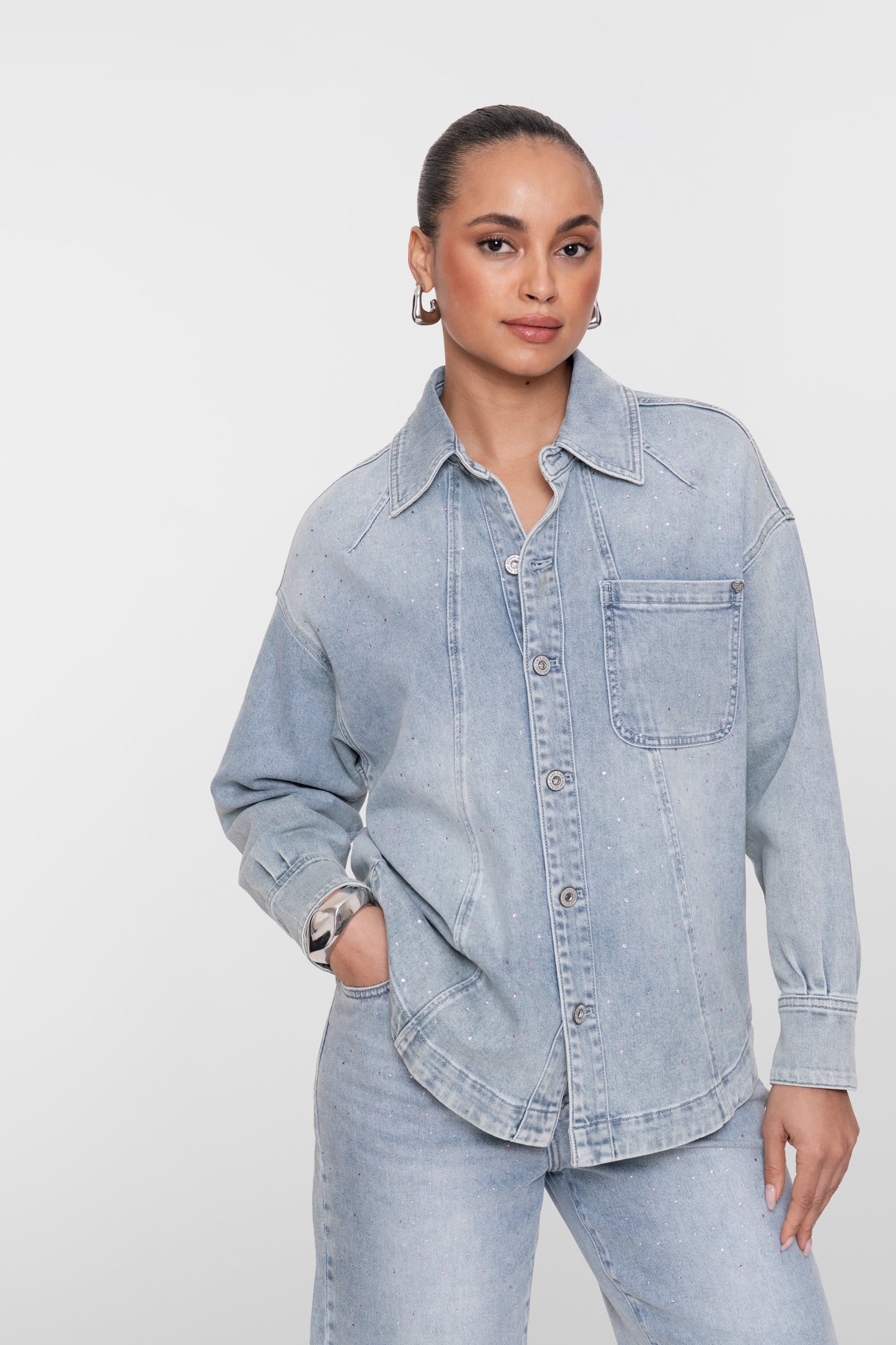 Geisha oversized denim blouse met rhinestones