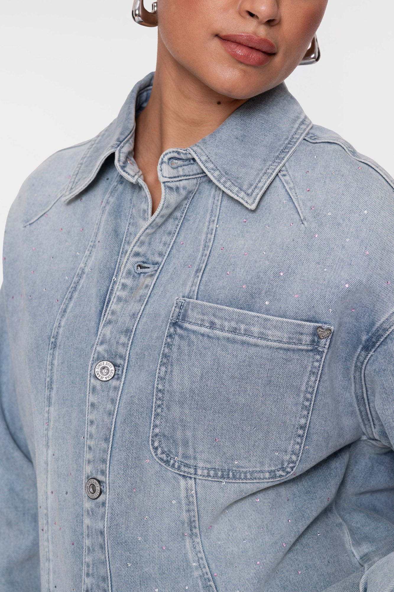 Geisha oversized denim blouse met rhinestones