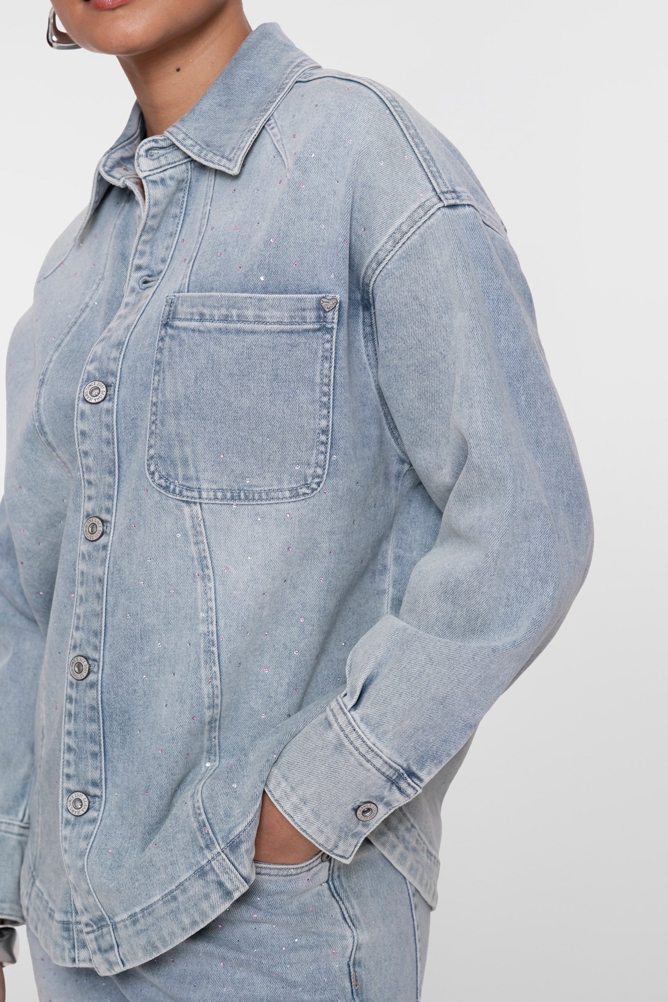 Geisha oversized denim blouse met rhinestones