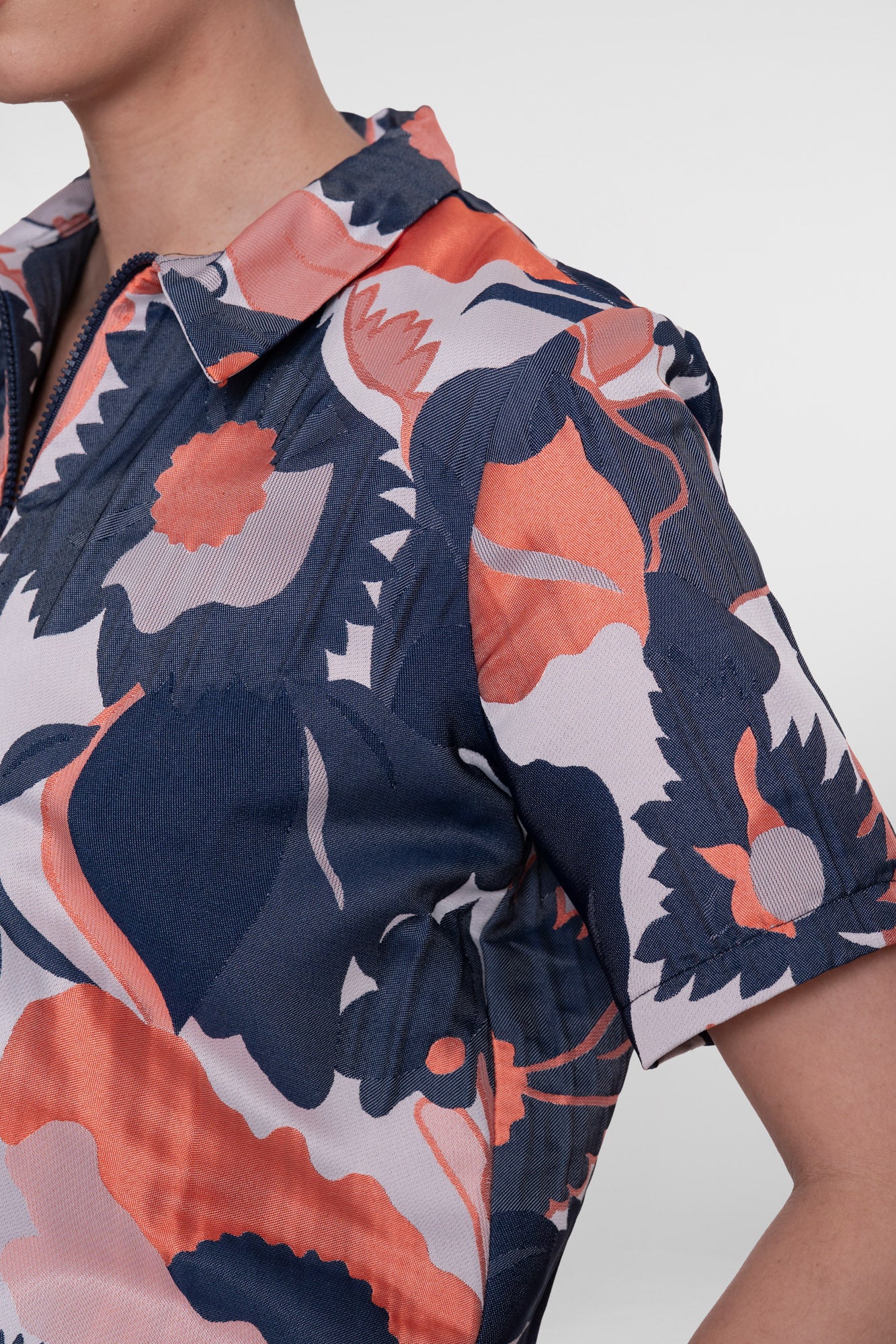 Jasje met grafische bloemprint