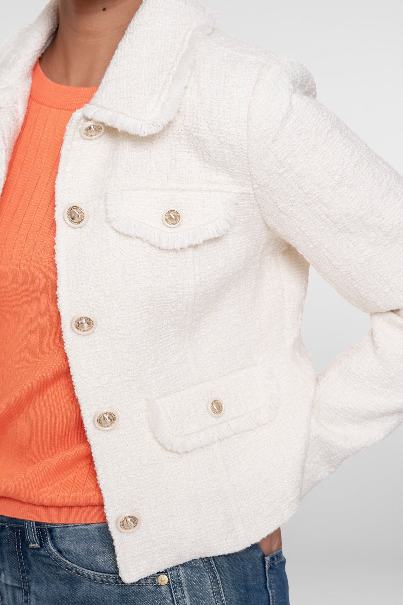 Geisha korte blazer met structuur en decoratieve knopen