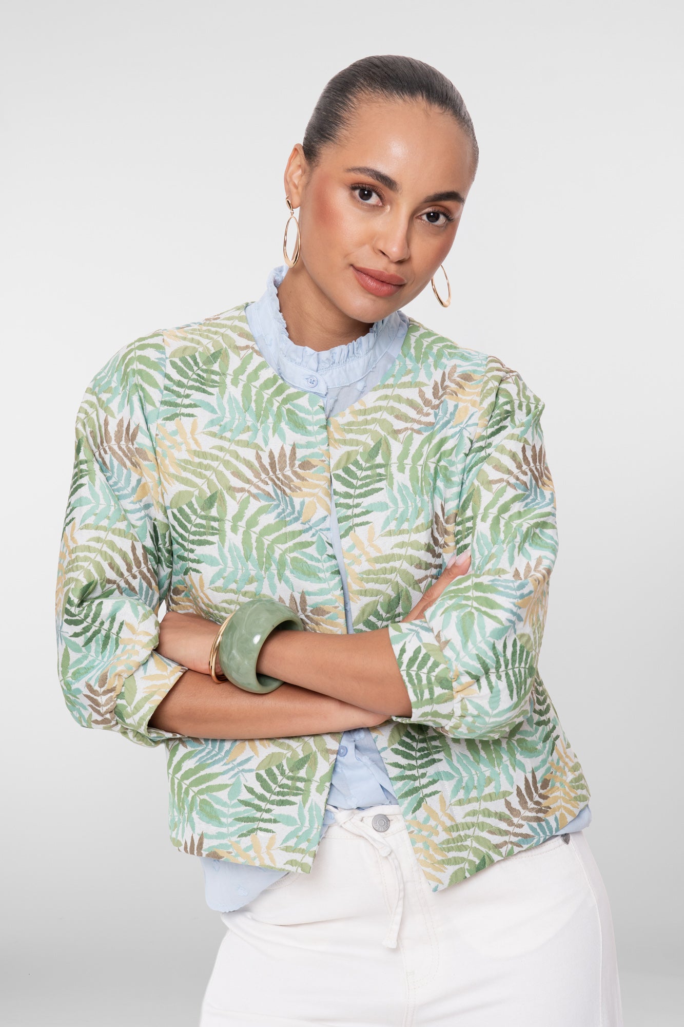 Geisha bomber jasje met palmbladeren print en moderne uitstraling