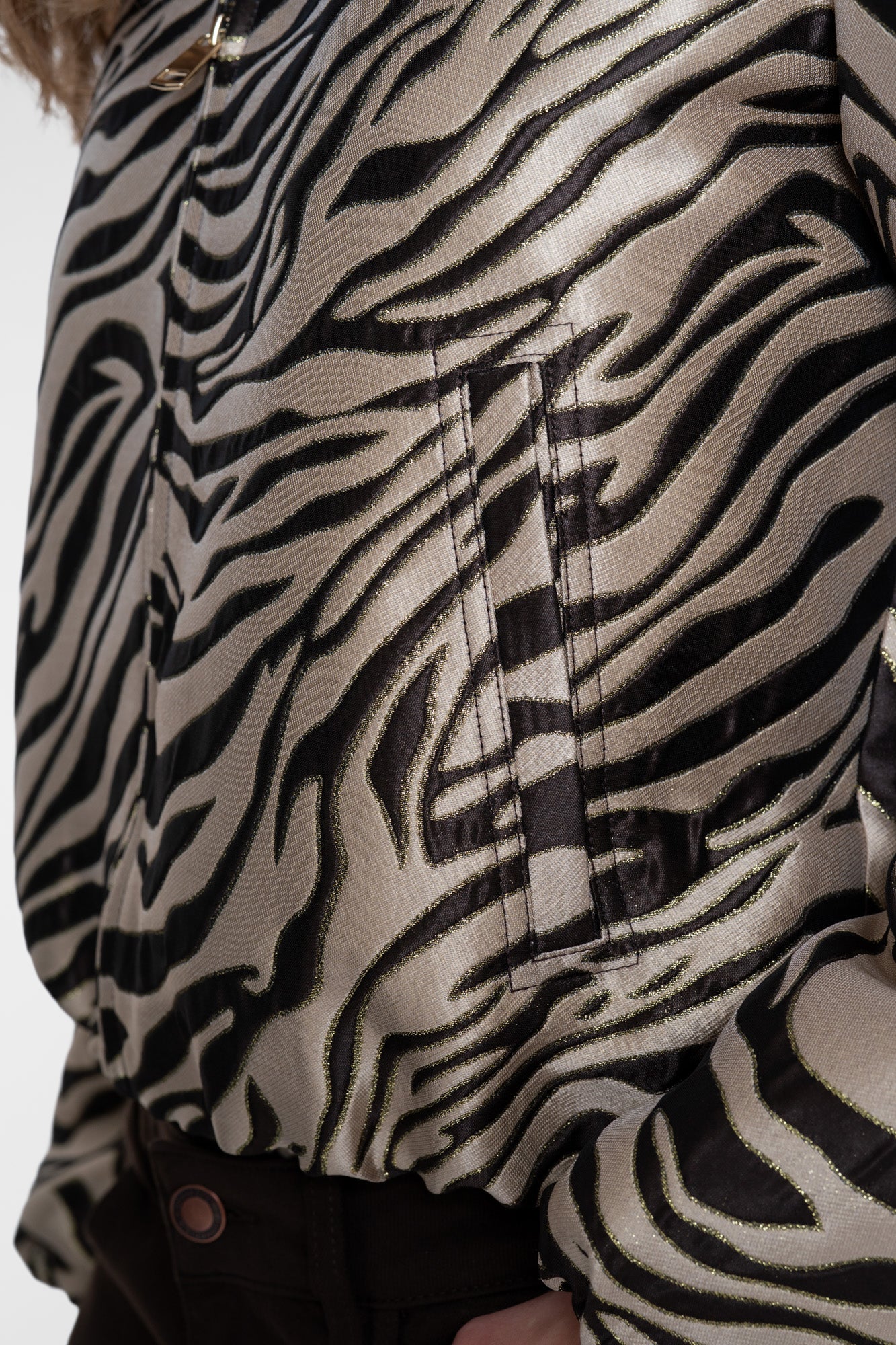 Geisha jasje met jacquard zebra dessin en glanzende lurexdetails