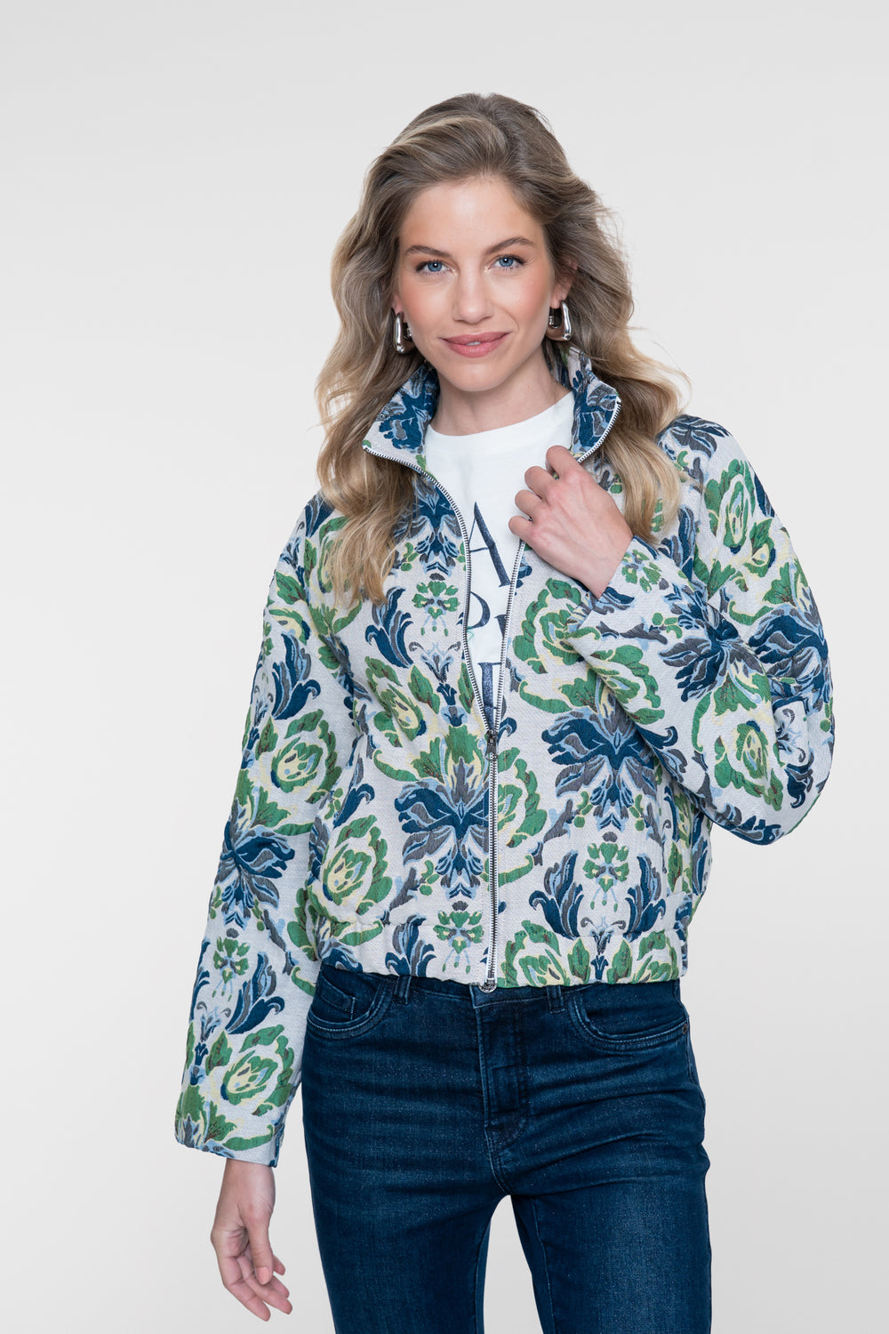 Geisha kort jacquard jack met bloemenprint en opstaande kraag
