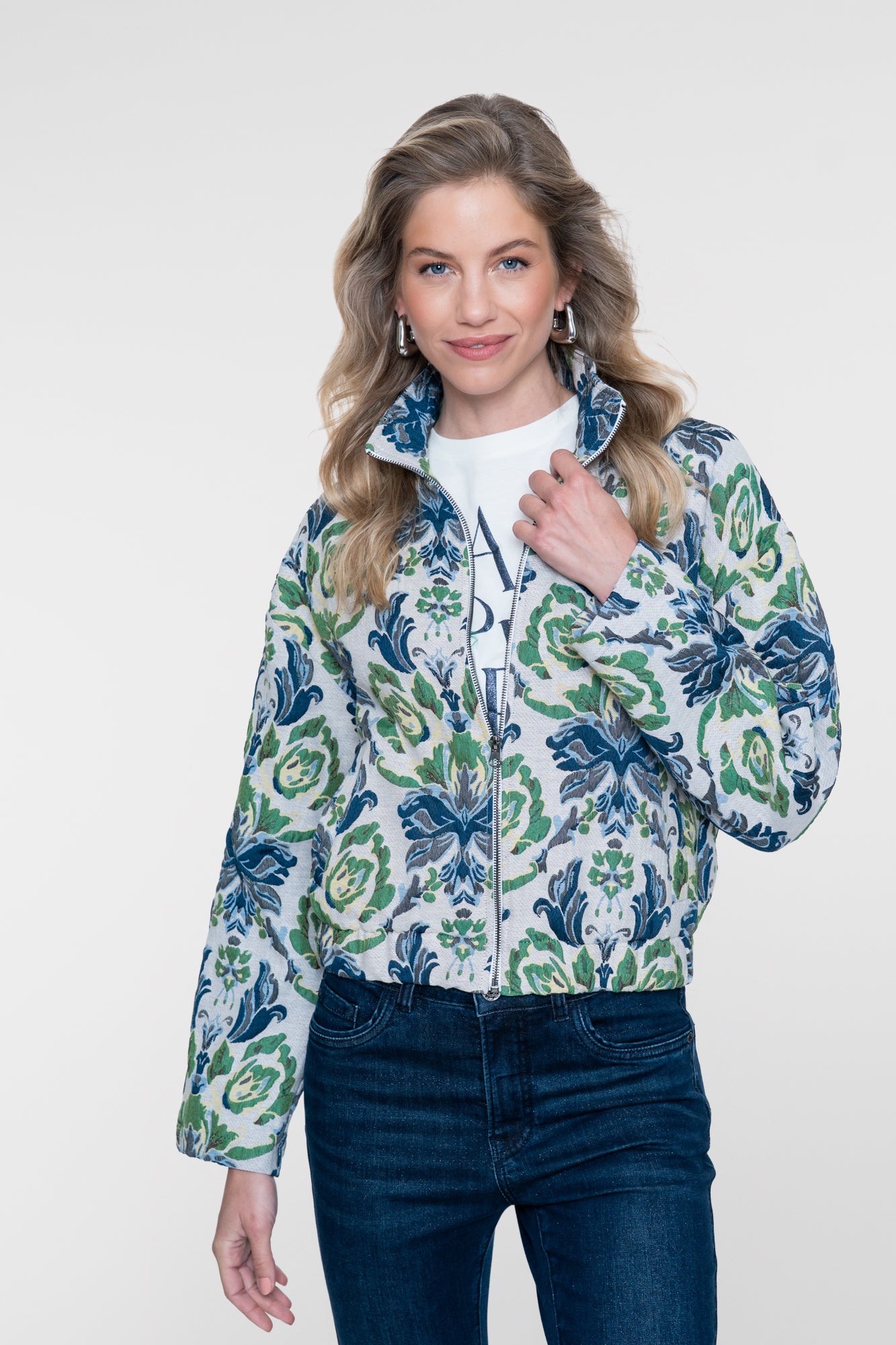 Geisha kort jacquard jack met bloemenprint en opstaande kraag