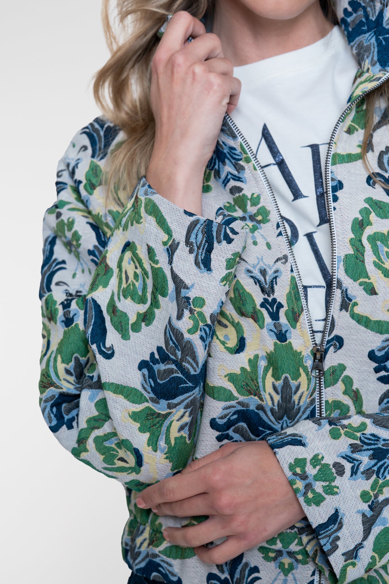 Geisha kort jacquard jack met bloemenprint en opstaande kraag