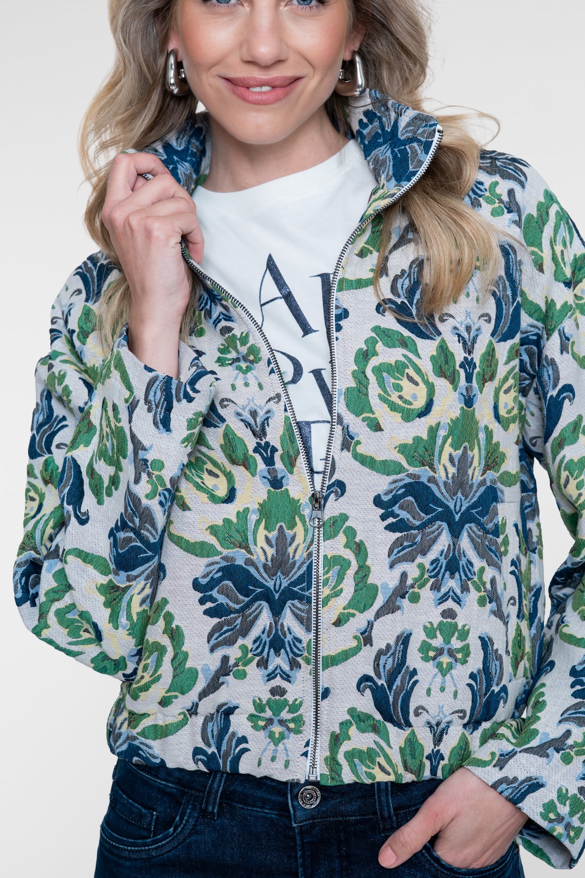 Geisha kort jacquard jack met bloemenprint en opstaande kraag