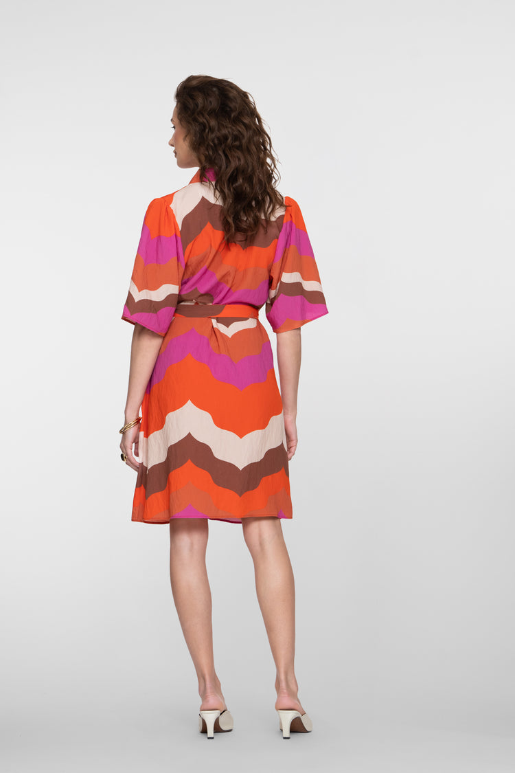 Geisha jurk met grafische waveprint en vlindermouwen