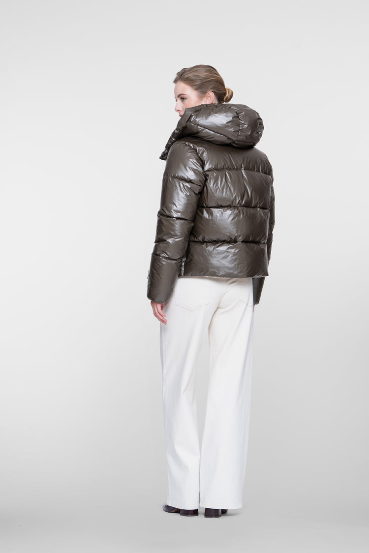 Geisha winterjas met opstaande capuchon en subtiele glans