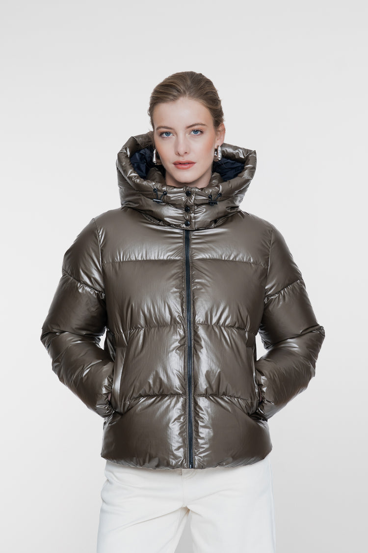 Geisha winterjas met opstaande capuchon en subtiele glans