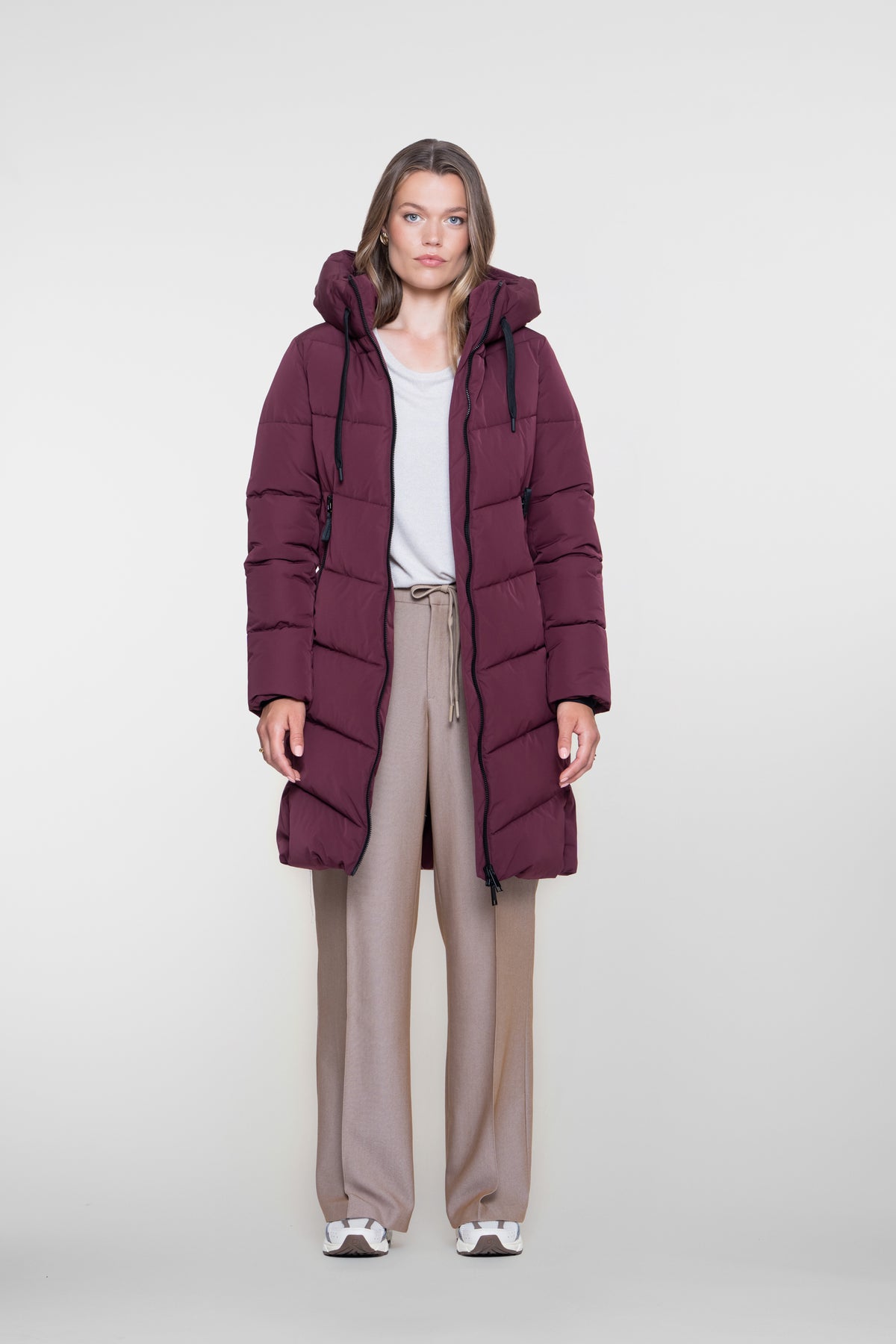 Geisha lange gewatteerde jas in burgundy met opstaande capuchon – Shop de look