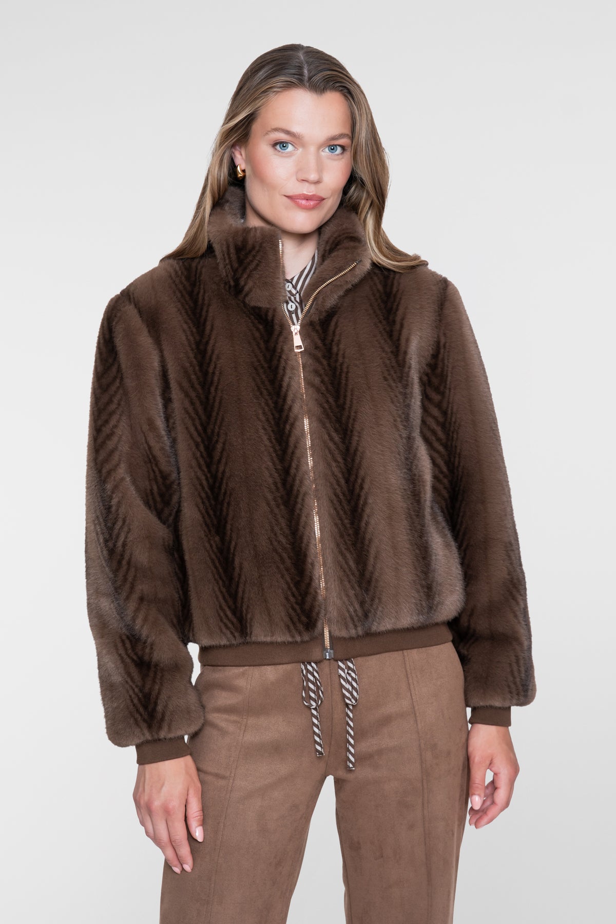 Geisha faux fur jas met dessin en zachte uitstraling – Shop de look
